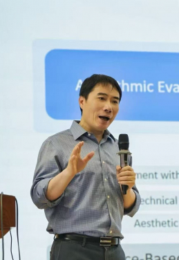 港大經管學院創新及資訊管理學教授兼夏利萊伉儷基金教授 （戰略信息管理學）蔣鎮輝教授