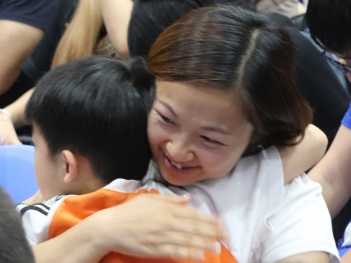 參加者投入觀賞電影及體驗靜觀活動。