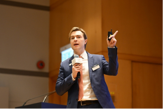 香港大學經管學院助理教授Maxime Couvert 教授於學術開放麥環節分享研究